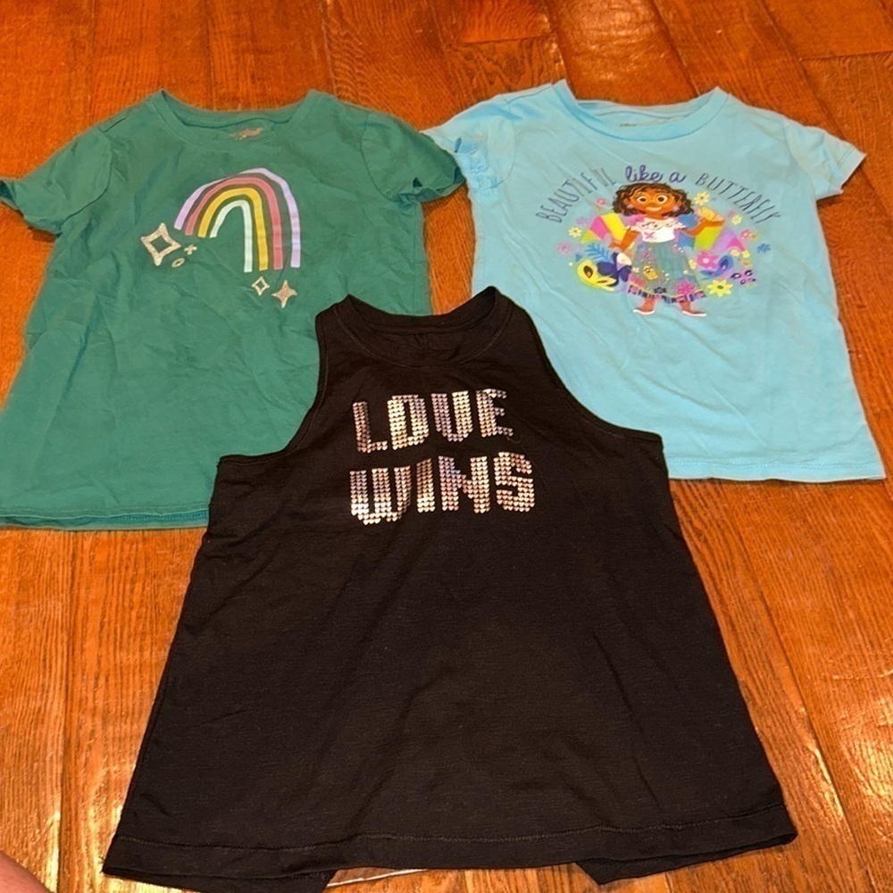 EUC Bundle of 3 Girls Tops Size 7/8 Rainbow Encanto
